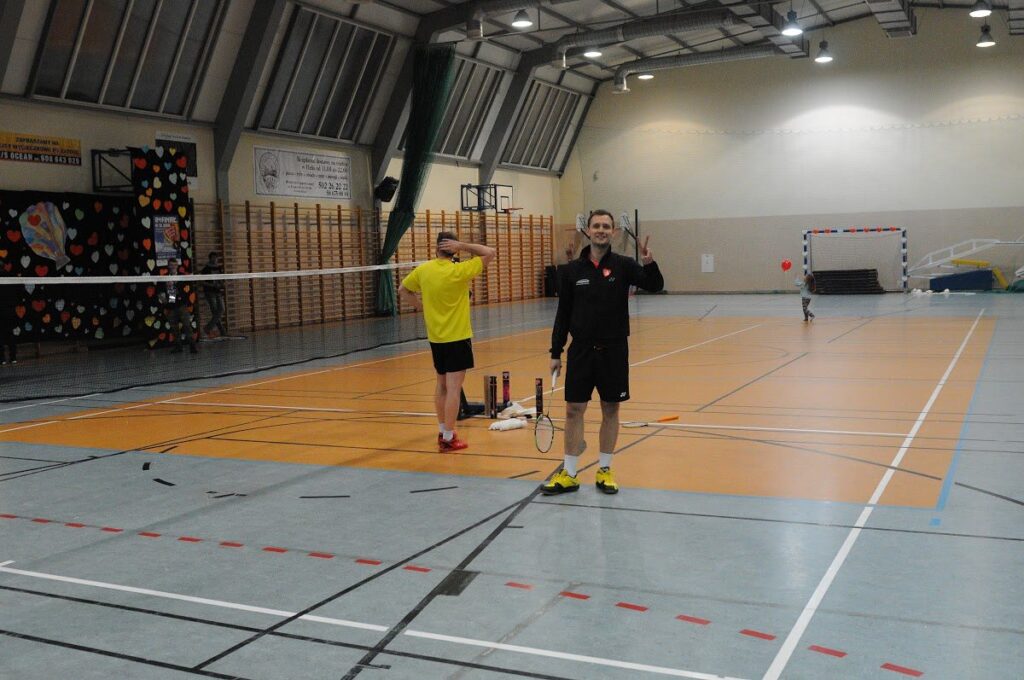 Zawodnicy Klubu Sportowego Badminton School na hali w Gdyni