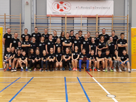 Uczestnicy obozu badmintonowego Badminton School